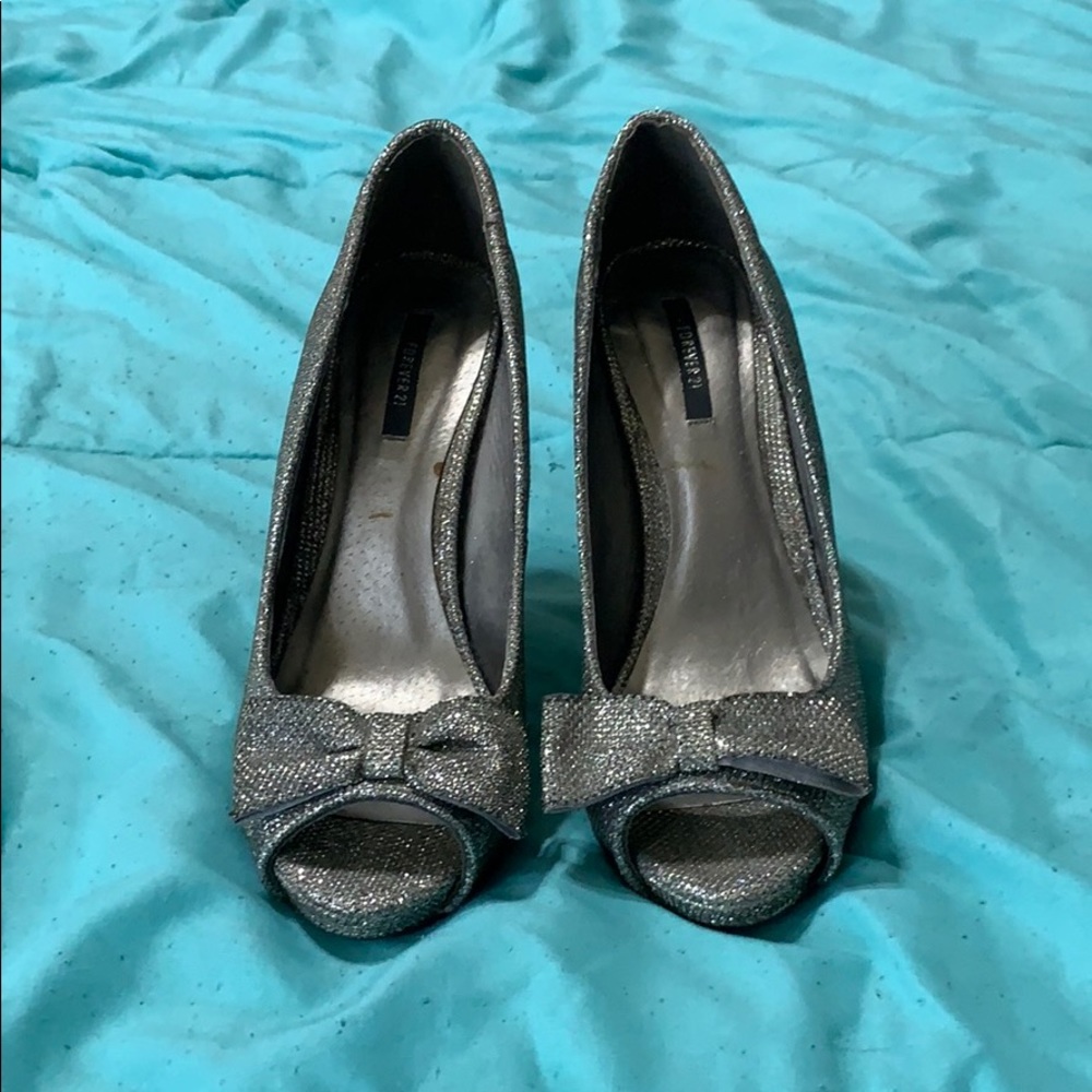 Sparkley bow high heels